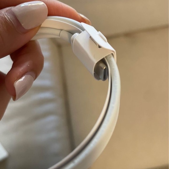 Apple USB C to Lightning Cable - Picture 2 of 3